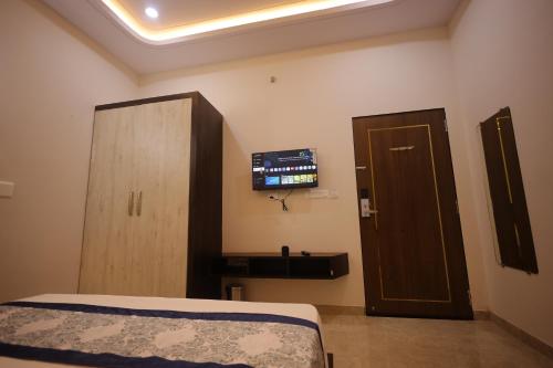 Chetak Palace,,3 star