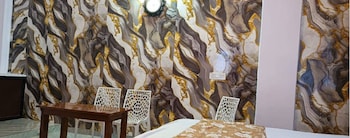 hotel aarav palace