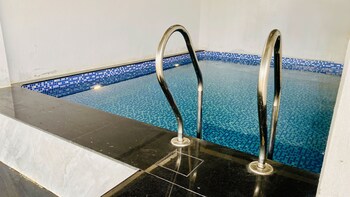 hotel anand palace and restaurant