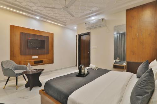 Hotel Royal Suites,,3 star