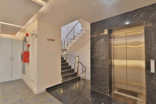 Hotel Royal Suites,,3 star