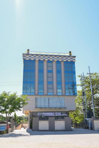 The Shining Sun,,0 star