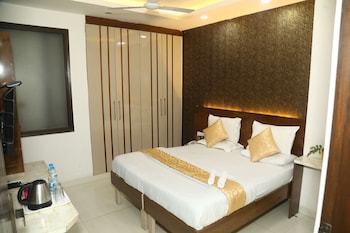 flourish stay saket near max hospital