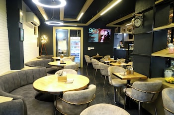 Flourish Stay Saket Near Max Hospital,,3 star