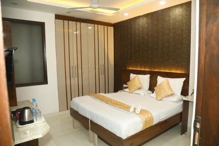 flourish stay saket near max hospital