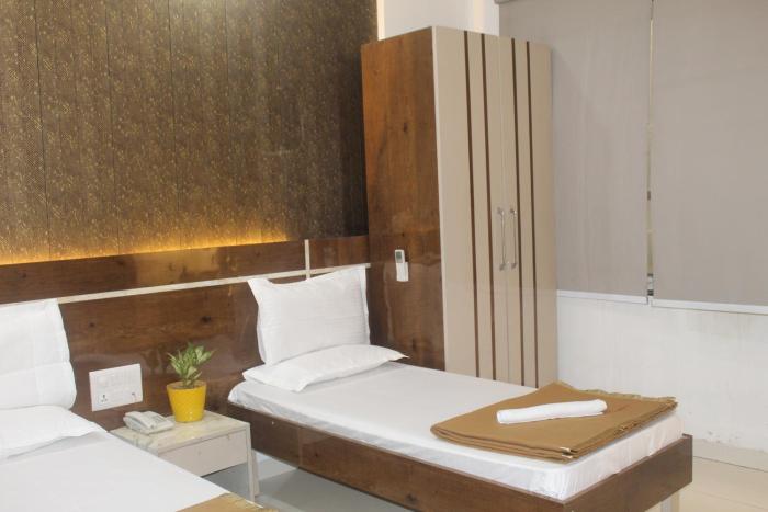 flourish stay saket near max hospital