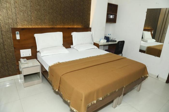 flourish stay saket near max hospital