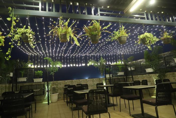 flourish stay saket near max hospital