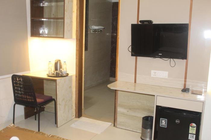 flourish stay saket near max hospital