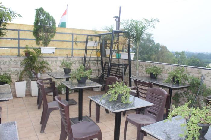 flourish stay saket near max hospital