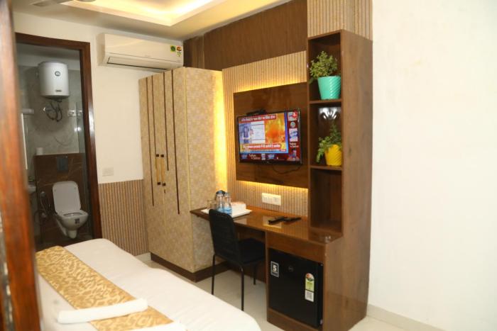flourish stay saket near max hospital
