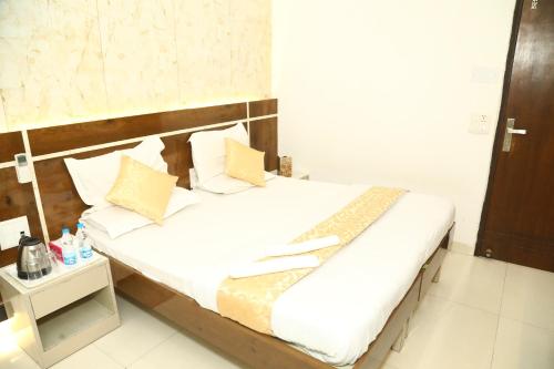 flourish stay saket near max hospital