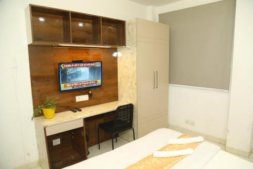 flourish stay saket near max hospital