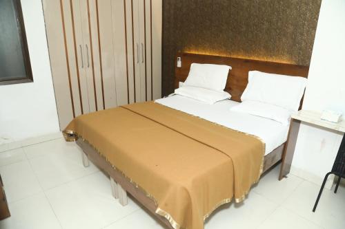 flourish stay saket near max hospital