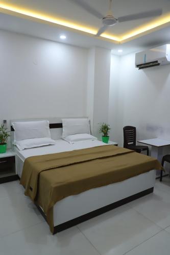 flourish stay saket near max hospital