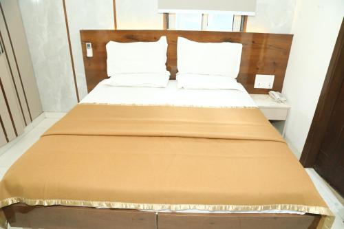 flourish stay saket near max hospital