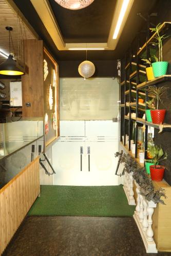 flourish stay saket near max hospital