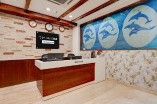 super townhouse oak science gallery bengaluru formerly blue ocean residency