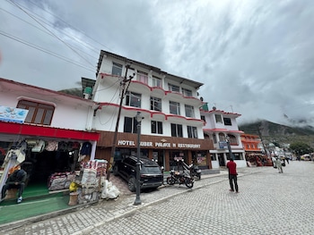 hotel kuber palace badrinath