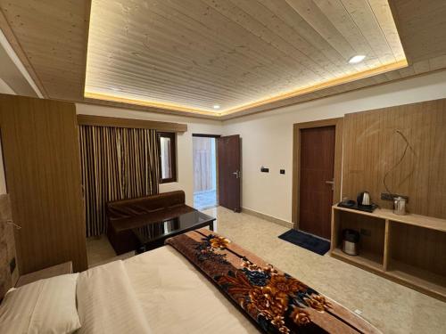 hotel kuber palace badrinath