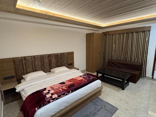 hotel kuber palace badrinath