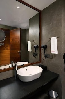 Golden Castle,,3 star