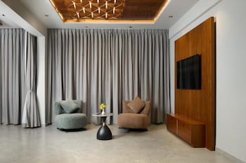 Golden Castle,,3 star