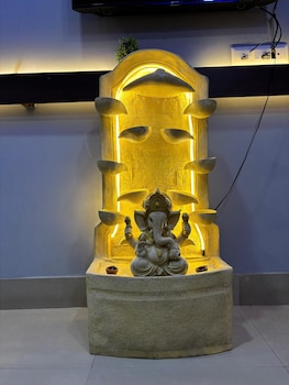 Nirvis Grand,,3 star