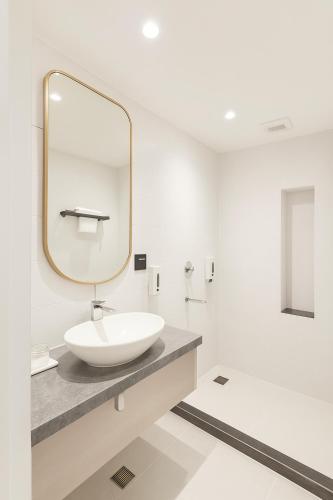 q nest by quadrillion hotels lansdowne