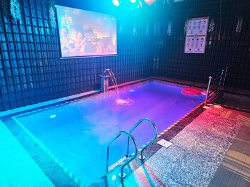 astha home shared pool rooms