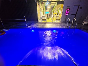 astha home shared pool rooms