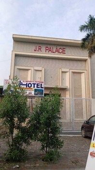 J.R Palace Hotel & Banquet,,2 star