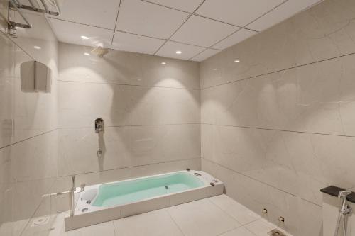 hotel royal time