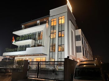 krishna anandam palace