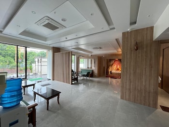 krishna anandam palace