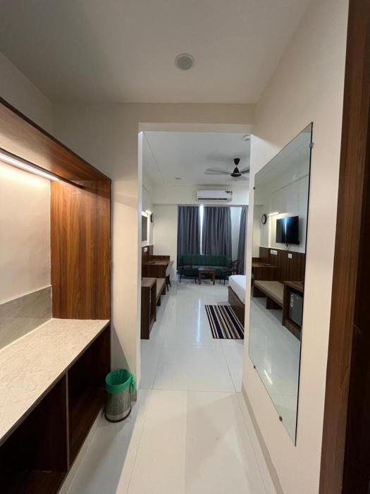 krishna anandam palace