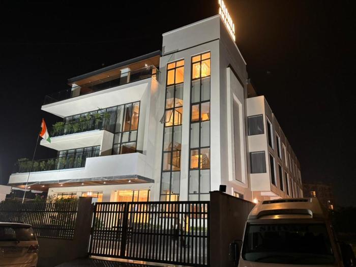 krishna anandam palace