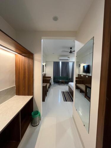 krishna anandam palace