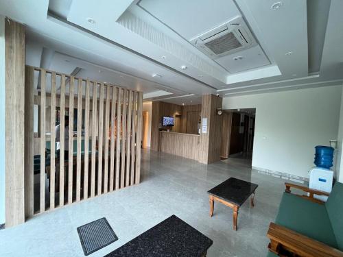 krishna anandam palace