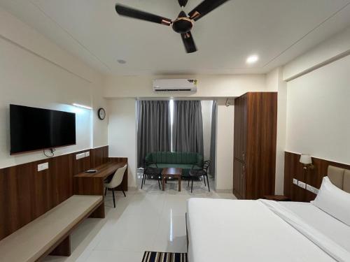 krishna anandam palace