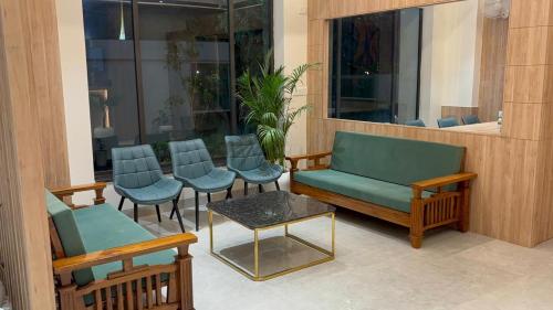 krishna anandam palace