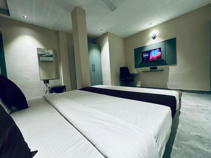 hotel balaji inn ayodhya bypass