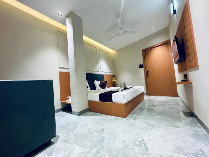 hotel balaji inn ayodhya bypass
