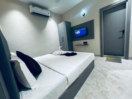 hotel balaji inn ayodhya bypass