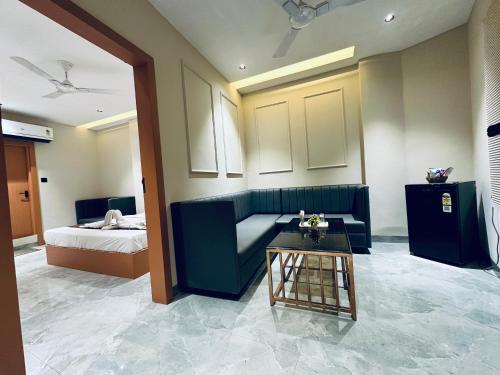 hotel balaji inn ayodhya bypass