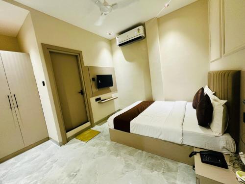 hotel balaji inn ayodhya bypass