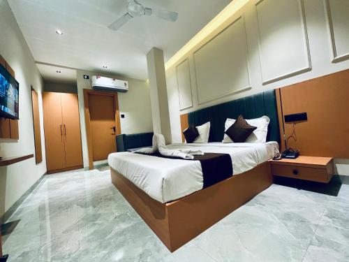 hotel balaji inn ayodhya bypass