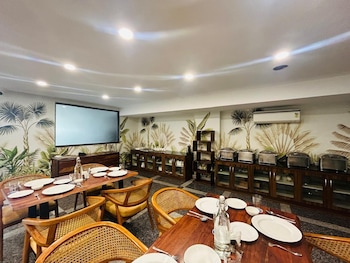 Royal Studio Golf Course Road,,3 star