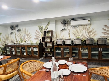 Royal Studio Golf Course Road,,3 star