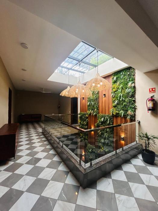 royal studio golf course road